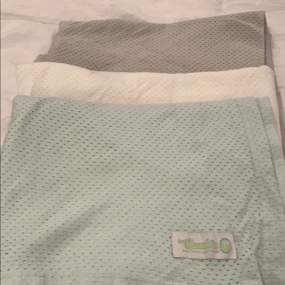 Set of 3 Woombie “Old Fashioned” swaddle blankets